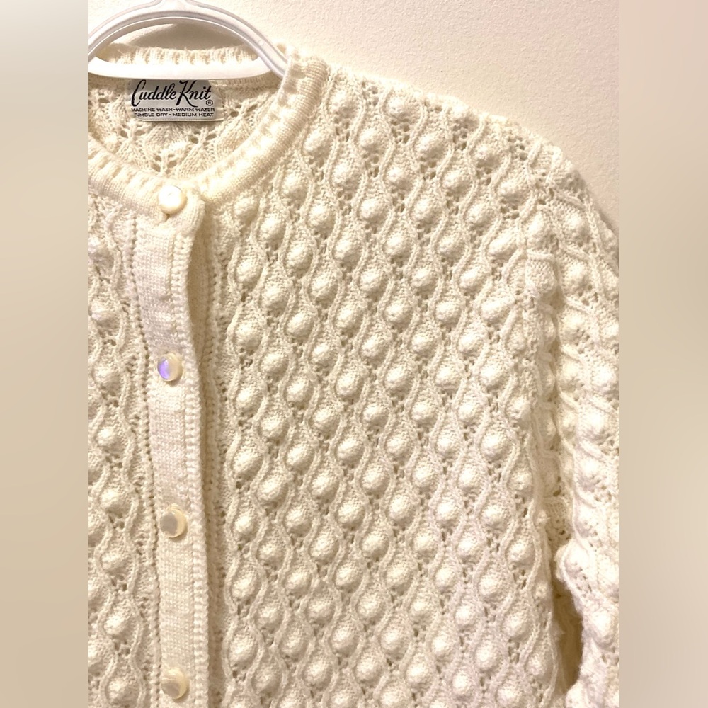 Gorgeous vintage cream cardigan.